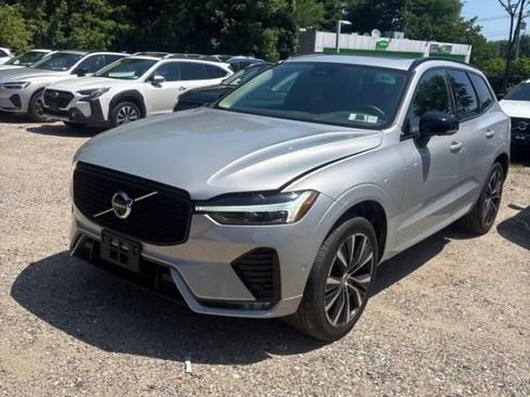 Used 2023 Volvo XC60 B5 Plus AWD/4WD image 1