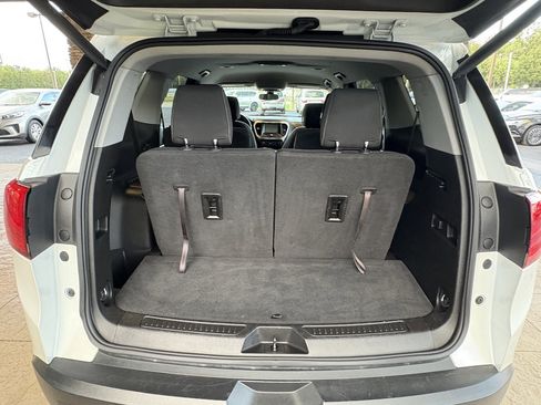 Used 2018 GMC Acadia SLE image 32