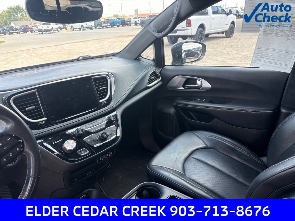 Used 2021 Chrysler Pacifica Touring-L w/ Uconnect Theater Family Group AWD/4WD image 12
