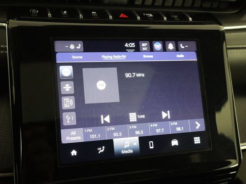 Used 2023 Jeep Grand Cherokee Laredo w/ Luxury Tech Group I AWD/4WD image 30