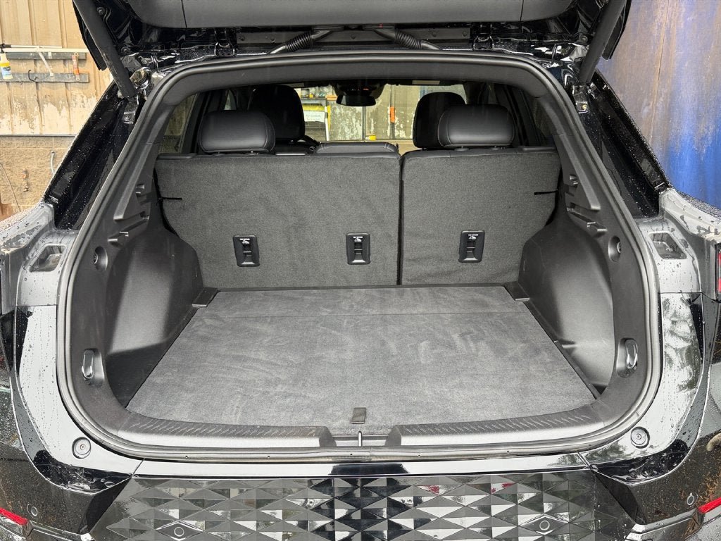 Used 2024 Chevrolet Equinox EV RS FWD image 23