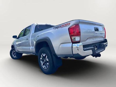 Used 2017 Toyota Tacoma TRD Off-Road w/ Tow Package AWD/4WD image 4