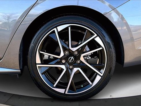 Used 2025 Nissan Sentra SR w/ SR Premium Package image 34