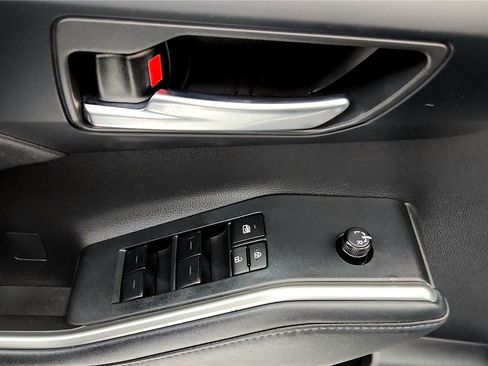 Used 2024 Toyota Highlander XLE image 24