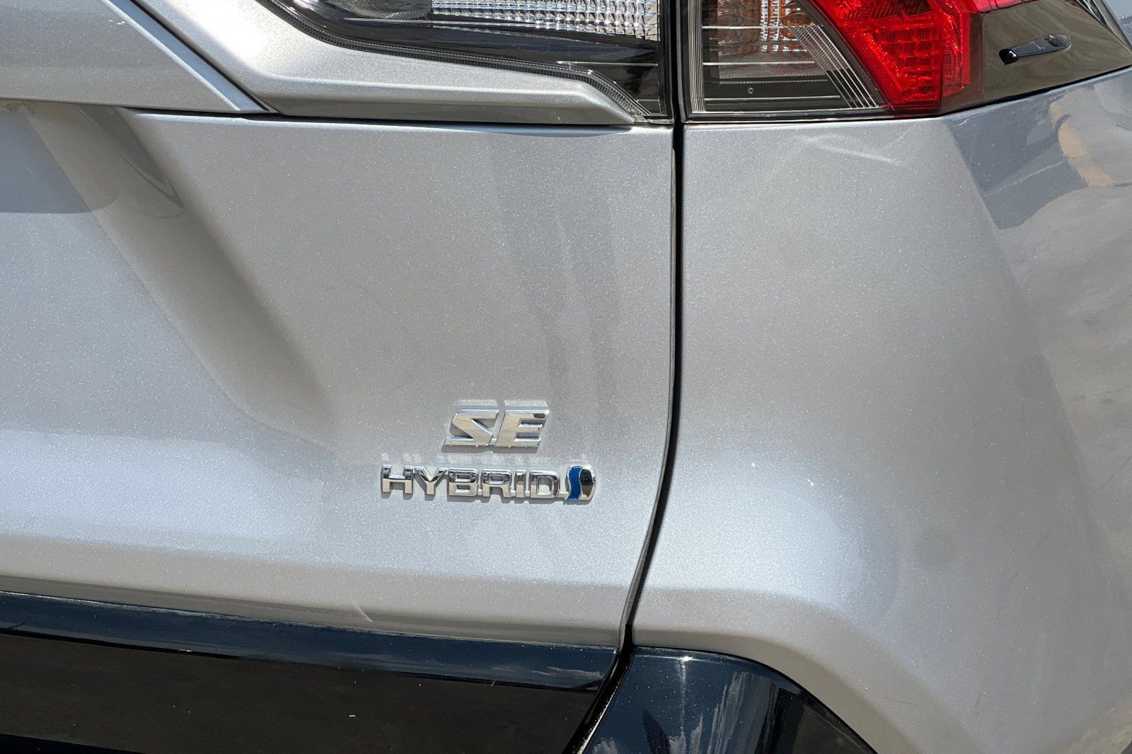 Used 2022 Toyota RAV4 SE w/ Convenience Package AWD/4WD image 23
