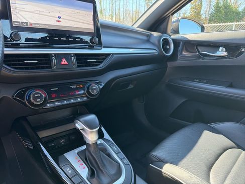 Used 2023 Kia Forte GT-Line w/ GT-Line Premium Package image 18