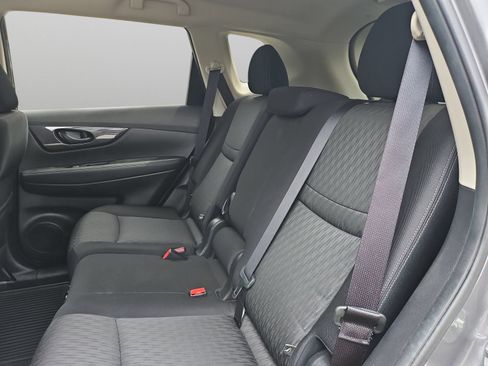 Used 2020 Nissan Rogue S FWD image 41
