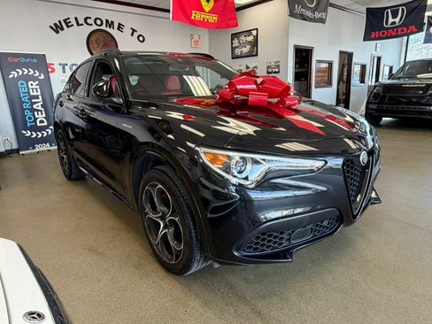 Used 2023 Alfa Romeo Stelvio Veloce AWD/4WD image 3