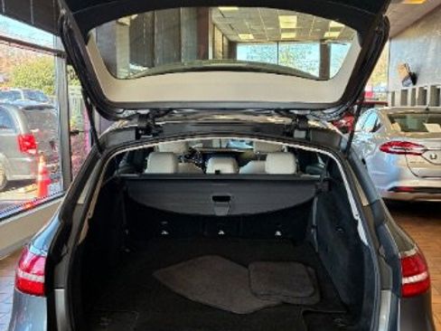 Used 2017 Mercedes-Benz E 400 4MATIC Wagon image 13