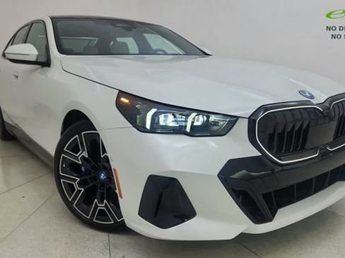 Used 2024 BMW i5 eDrive40i w/ Executive Package RWD image 1