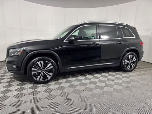 Used 2025 Mercedes-Benz GLB 250 4MATIC image 1