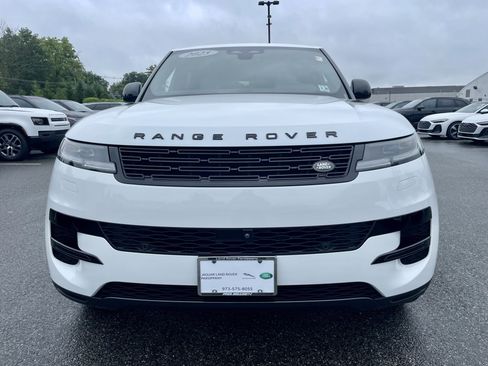 Used 2025 Land Rover Range Rover Sport SE AWD/4WD image 2