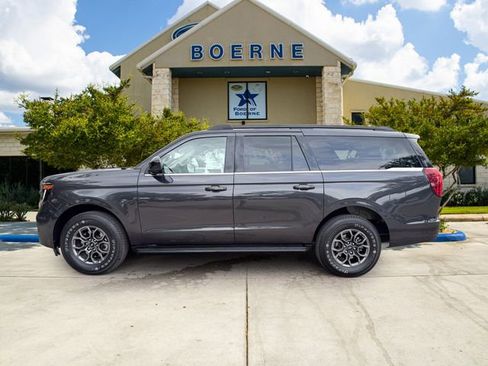 Used 2025 Ford Expedition Max Active RWD image 2