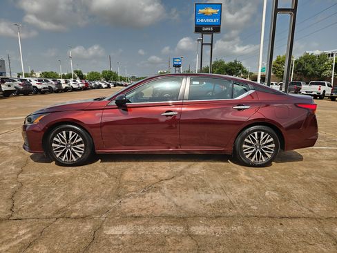 Used 2024 Nissan Altima 2.5 SV FWD image 5