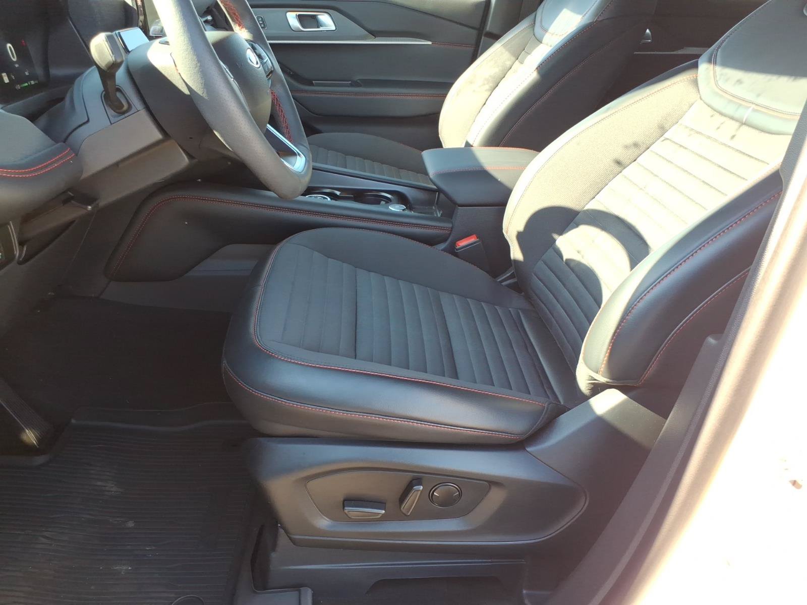 Used 2026 Ford Explorer ST-Line w/ ST-Line Street Pack AWD/4WD image 17