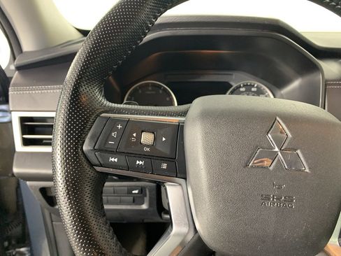 Used 2024 Mitsubishi Outlander SE image 18