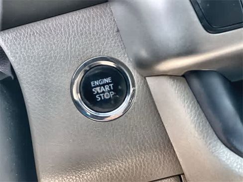 Used 2017 Toyota Highlander XLE image 28