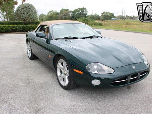 Used 2003 Jaguar XK8 Convertible image 19