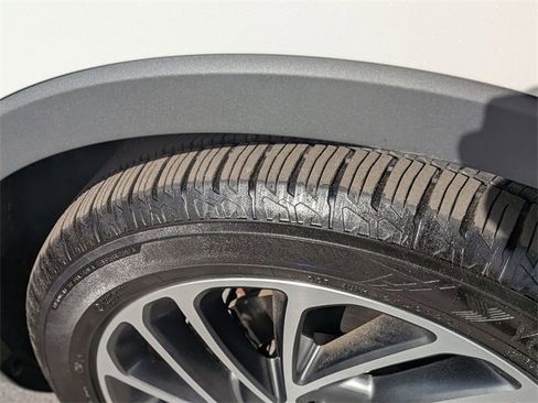 Used 2020 Lincoln Nautilus Reserve image 11