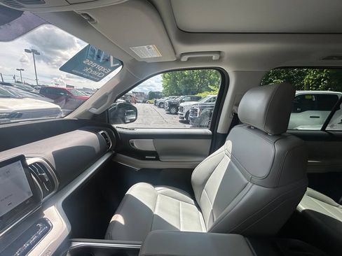 Used 2025 Ford Expedition Active AWD/4WD image 24