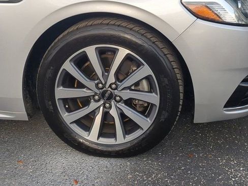 Used 2019 Lincoln Continental Premiere image 11