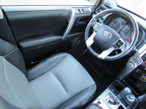 Used 2021 Toyota 4Runner SR5 Premium w/ Moonroof Package AWD/4WD image 33