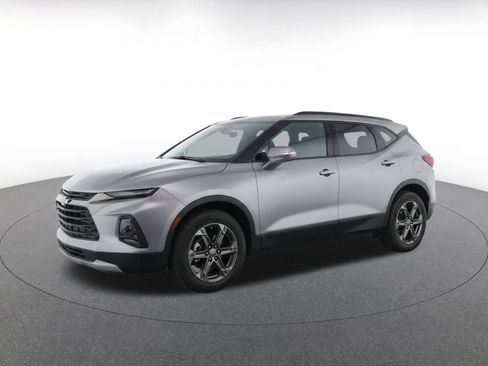 Used 2026 Chevrolet Blazer LT FWD image 3