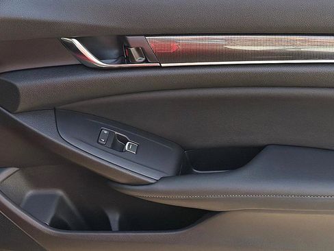 Used 2021 Honda Accord Sport image 19