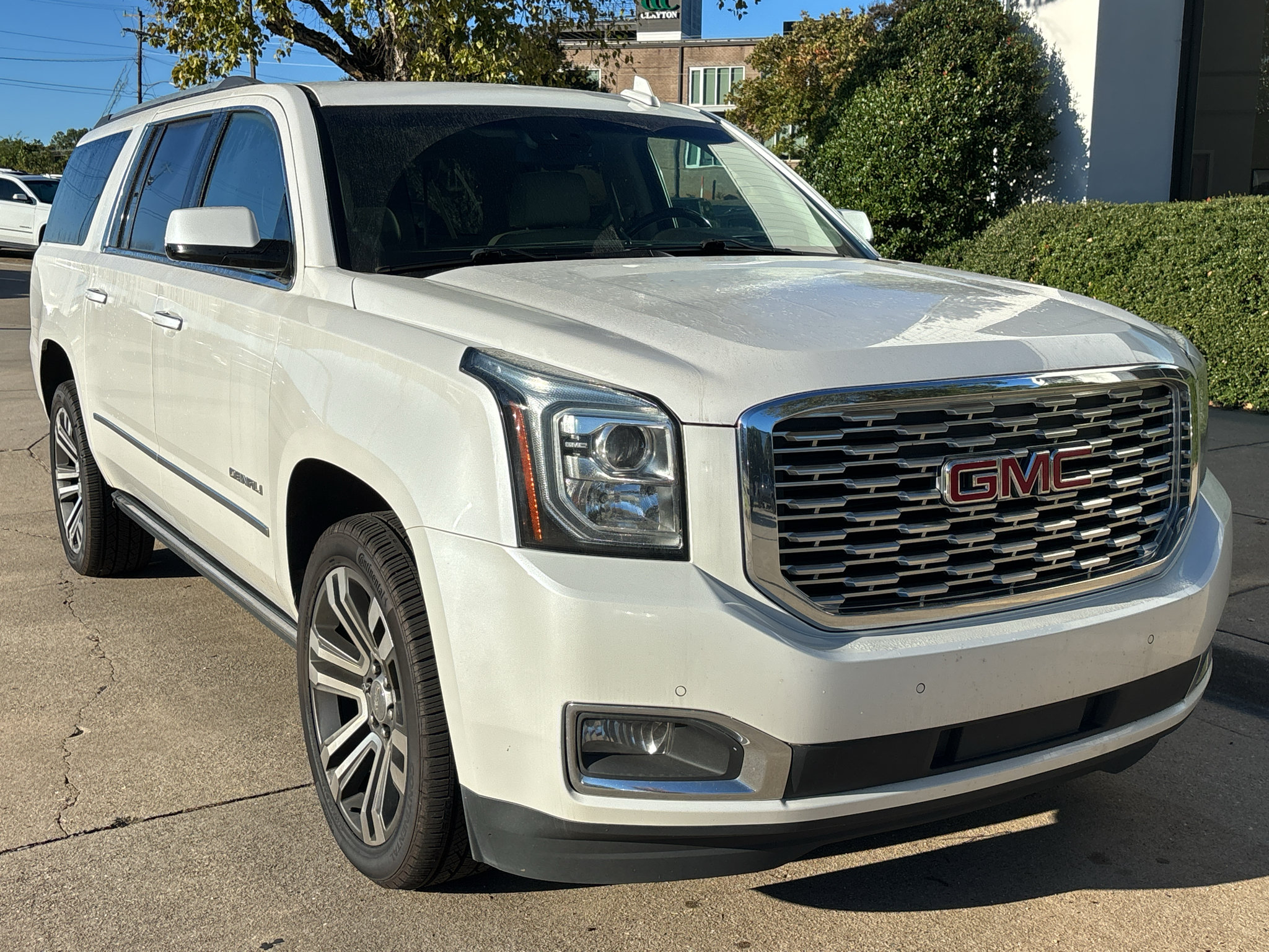 Used 2019 GMC Yukon XL Denali w/ Denali Ultimate Package AWD/4WD image 1