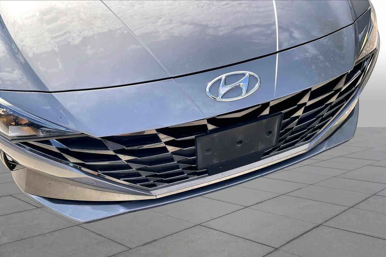 Used 2021 Hyundai Elantra SEL w/ Convenience + Premium Package FWD image 29