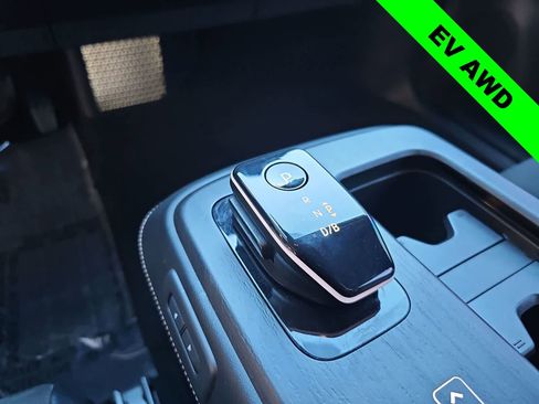 Used 2023 Nissan Ariya AWD image 21