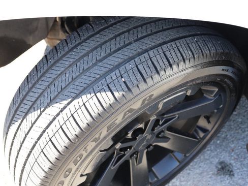 Used 2020 GMC Yukon XL SLT w/ Premium Edition image 27