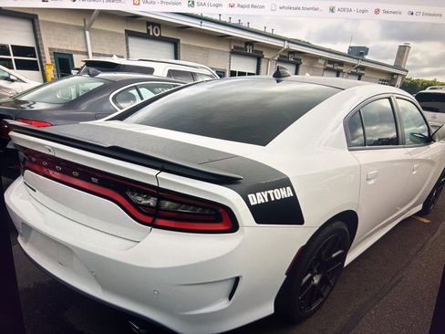 Used 2017 Dodge Charger R/T RWD image 3