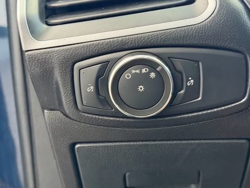 Used 2017 Ford Edge SE FWD image 25