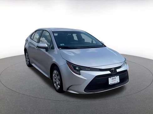 Used 2025 Toyota Corolla LE FWD image 3