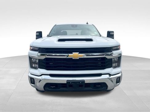 Used 2025 Chevrolet Silverado 2500 LT w/ Safety Package AWD/4WD image 8