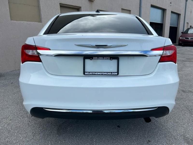 Used 2011 Chrysler 200 Touring FWD image 19
