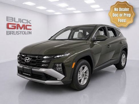 Used 2025 Hyundai Tucson SE AWD/4WD image 3