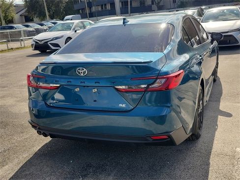 Used 2025 Toyota Camry SE image 4