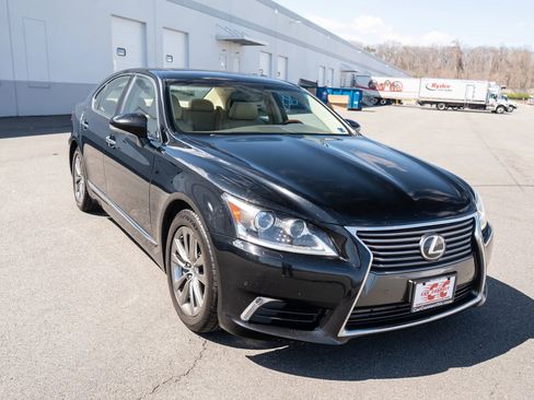 Used 2016 Lexus LS 460 AWD w/ Comfort Package image 8