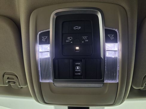 Used 2019 RAM 1500 Laramie AWD/4WD image 15