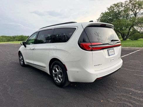 Used 2023 Chrysler Pacifica Limited FWD image 5