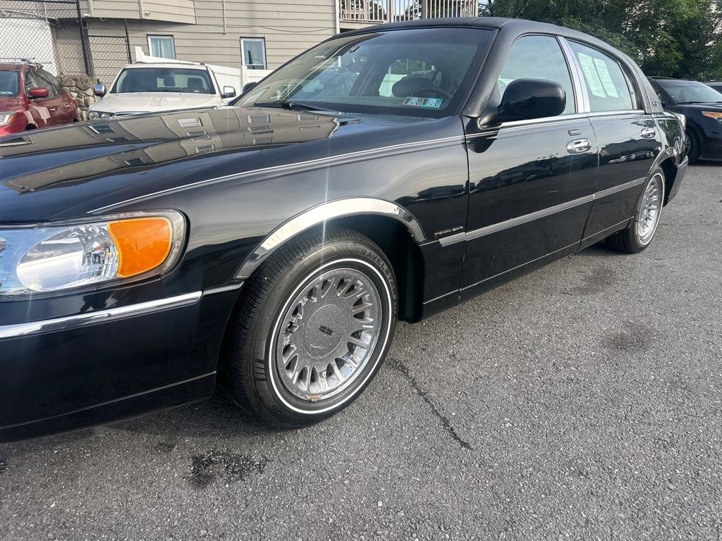 Used 2002 Lincoln Town Car Cartier RWD image 24