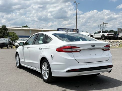 Used 2018 Ford Fusion SE w/ Equipment Group 602A FWD image 8
