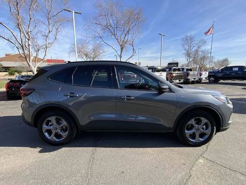 Used 2025 Ford Escape ST-Line image 2
