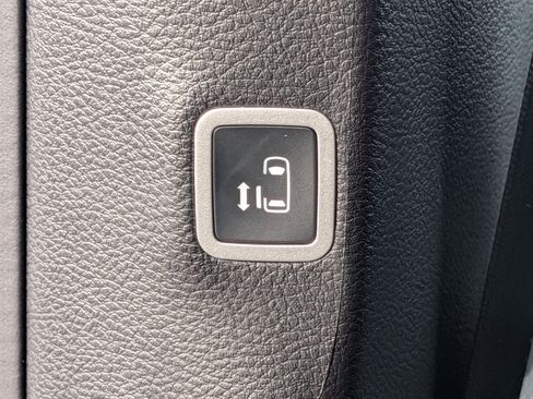 New 2026 Chrysler Pacifica Limited w/ Uconnect Theater Family Group image 33