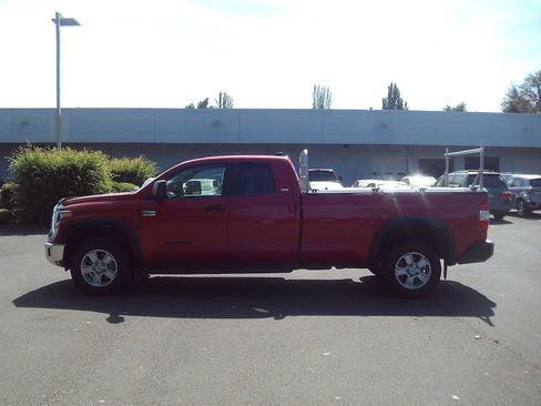 Used 2020 Toyota Tundra SR5 w/ SR5 Convenience Package AWD/4WD image 2