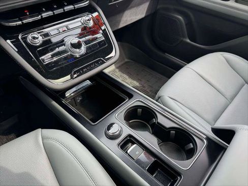Used 2022 Lincoln Corsair AWD w/ Premium Package image 32
