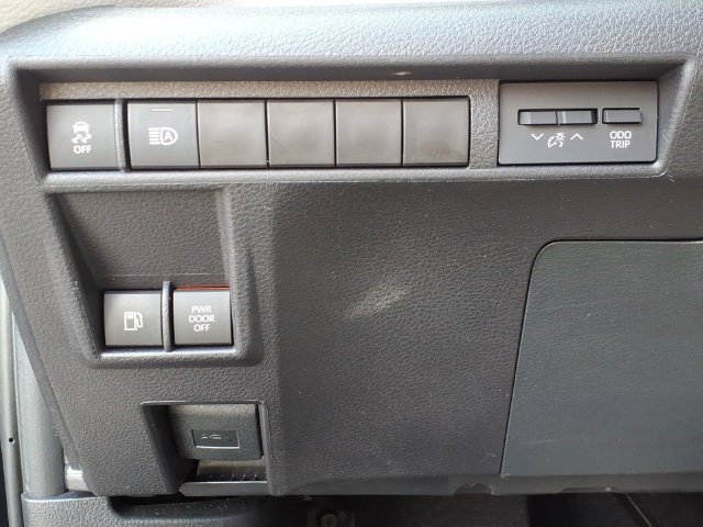 Certified 2026 Toyota Sienna XLE FWD image 20