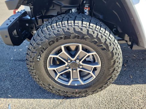 New 2025 Jeep Gladiator Mojave image 33